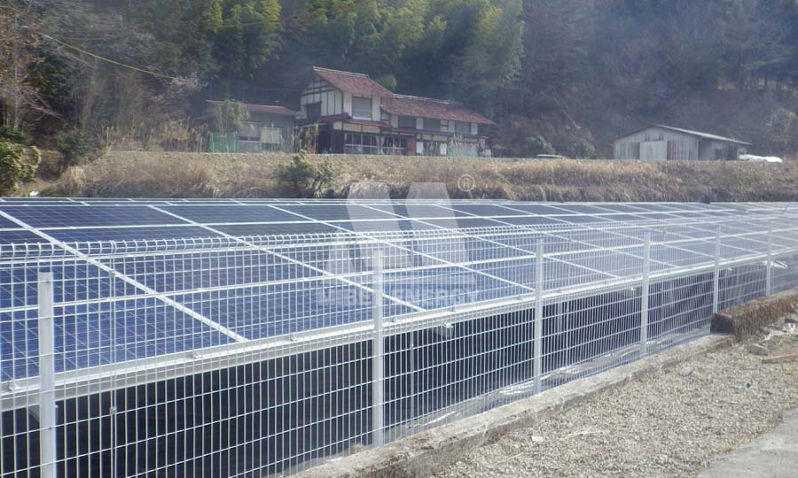 รั้วก่อสร้างพลังงานแสงอาทิตย์สำหรับสวนพลังงานแสงอาทิตย์ในญี่ปุ่น